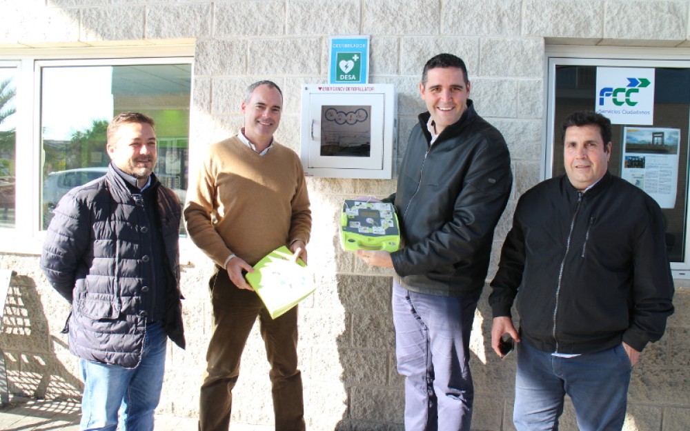 Las instalaciones municipales que albergan los servicios de recogida de basura y limpieza urbana cuentan desde hoy con un desfibrilador.